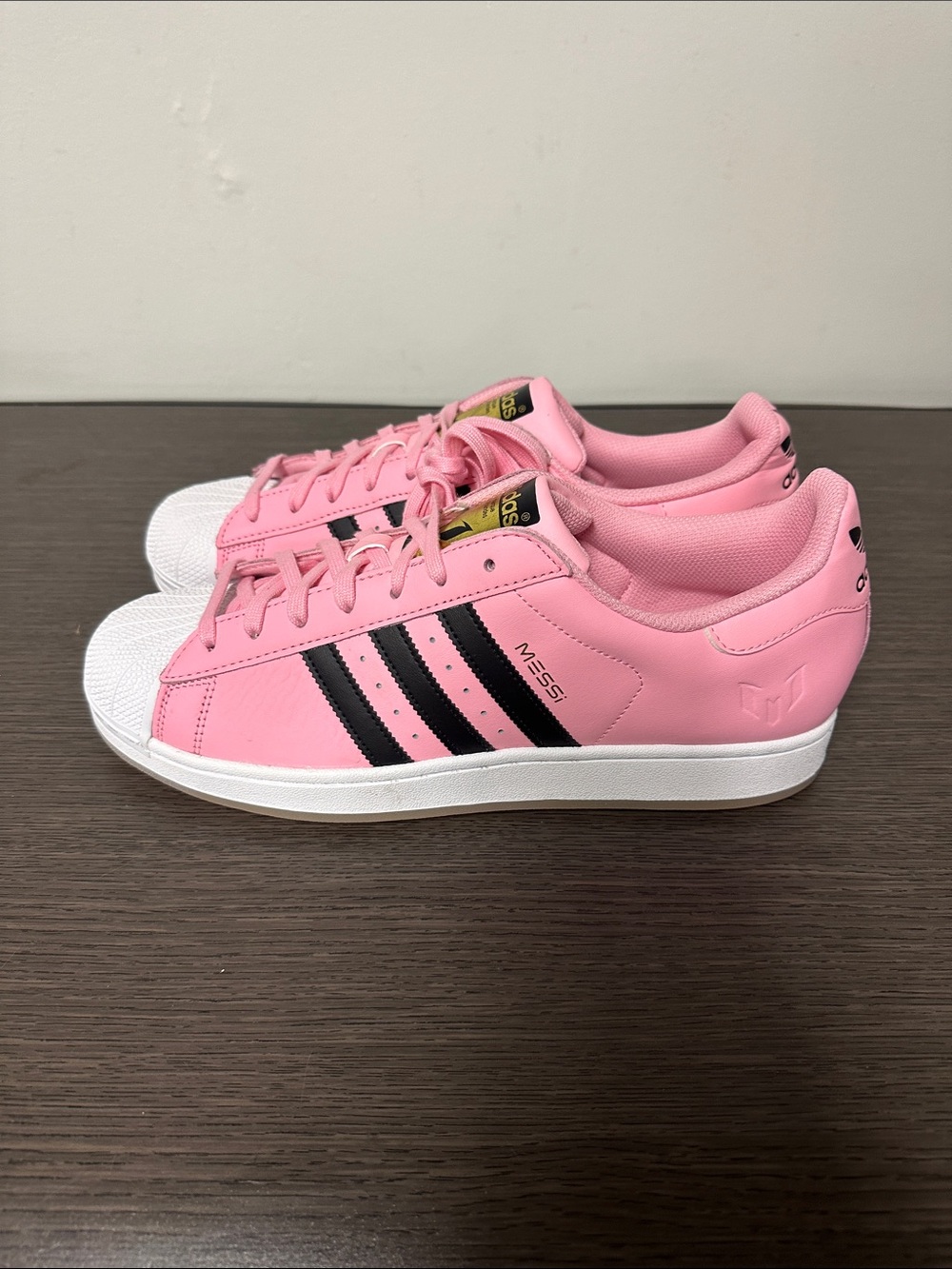 Brand New adidas Pink and Black Messi logo Men’s Superstar Sneakers - Picture 2 of 4